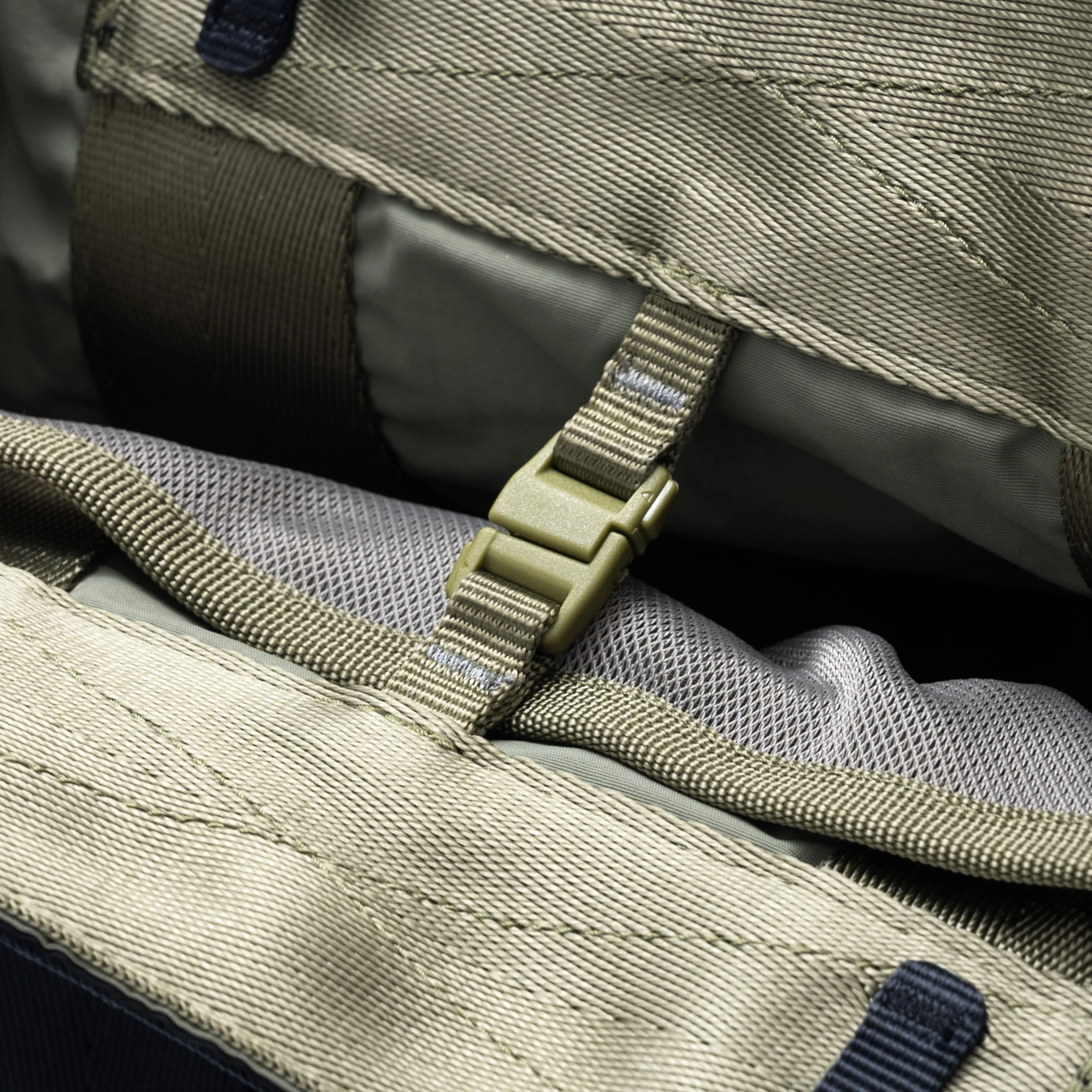 Summit Tote Small - Image 4