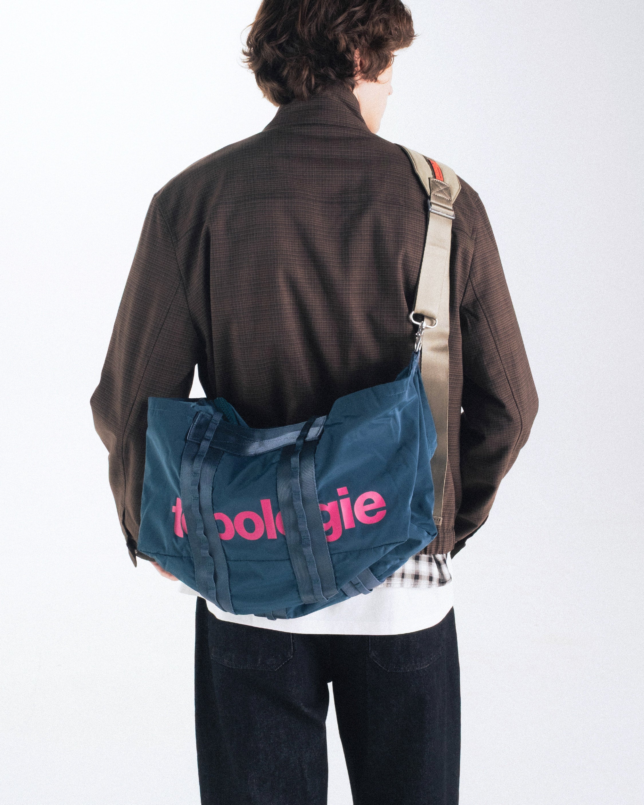 Summit Tote Wide Small - Image 9